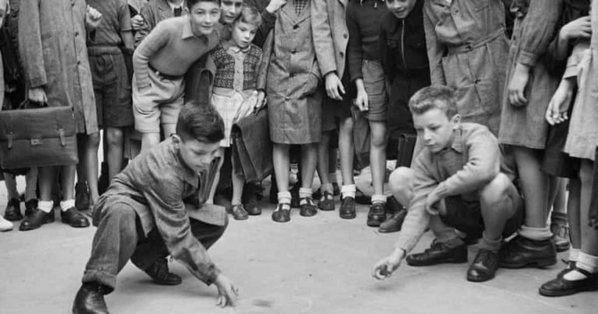 Le nostalgiche biglie di vetro: un tempo importate dagli Usa, oggi sono introvabili